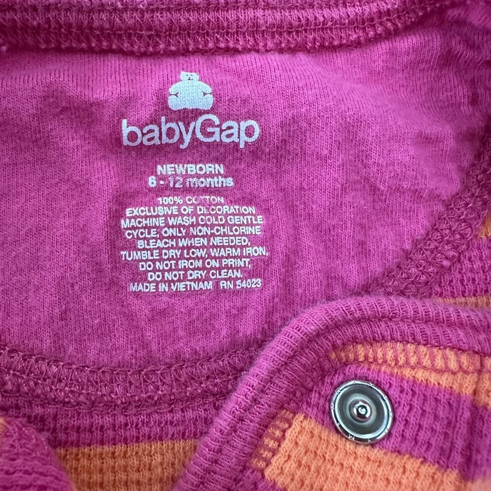 2006 babyGap Striped One Piece in Pink Orange Size 6-12 Newborn